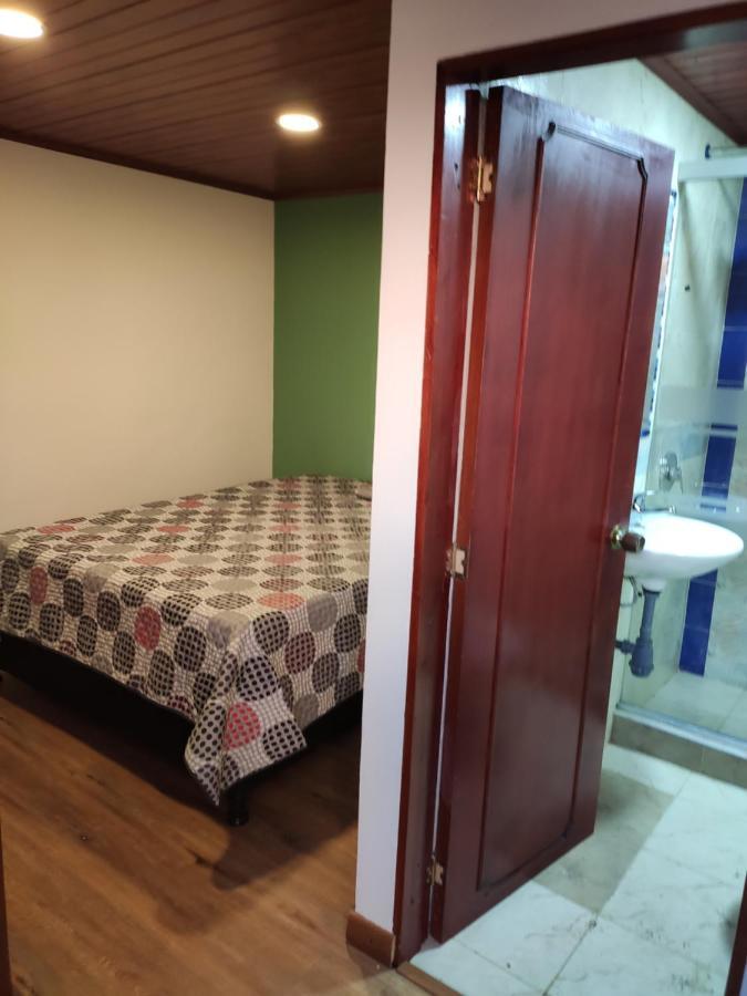 La Parada Del Tren Hostel Богота Екстериор снимка