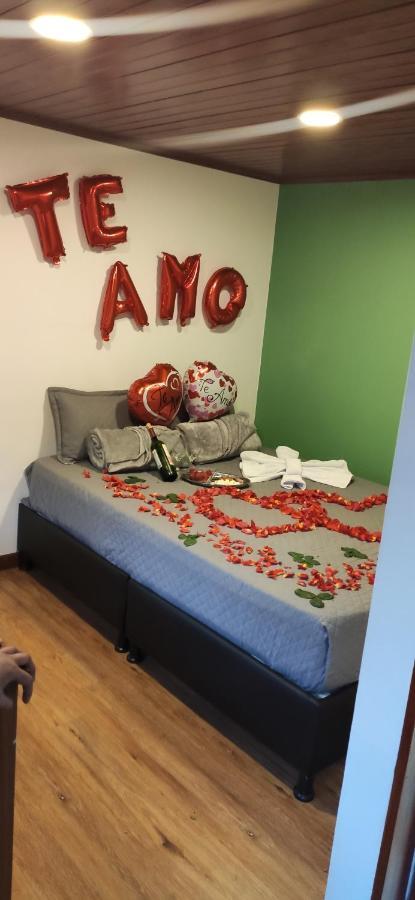 La Parada Del Tren Hostel Богота Екстериор снимка