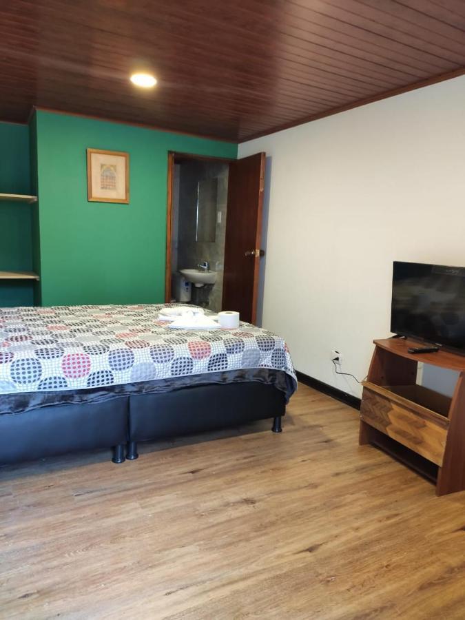 La Parada Del Tren Hostel Богота Екстериор снимка