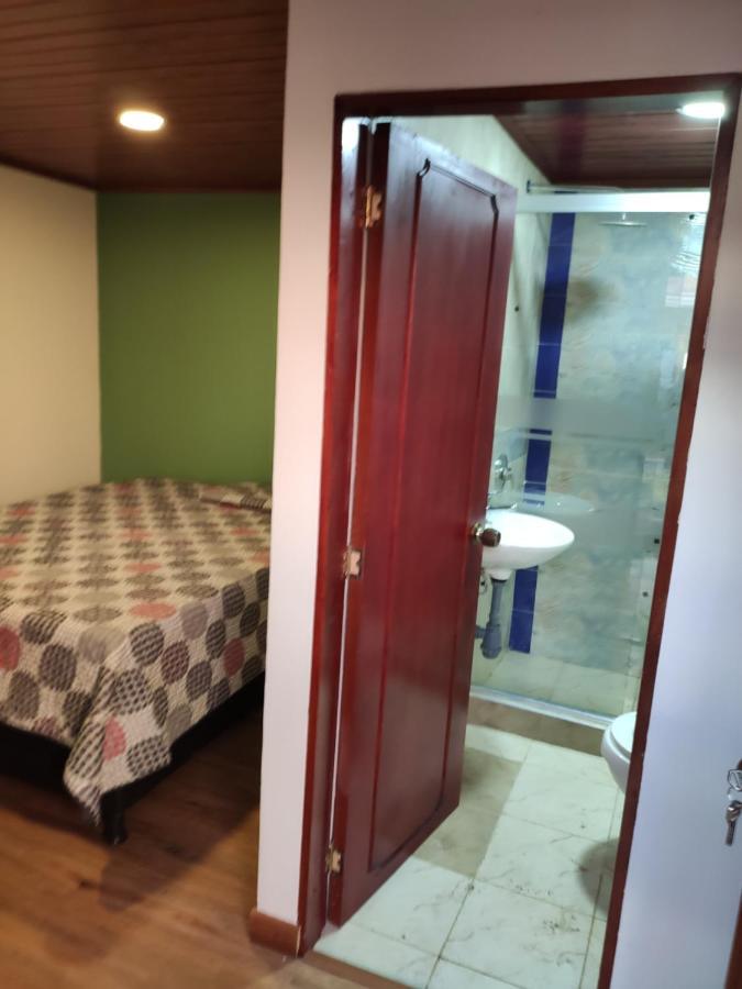 La Parada Del Tren Hostel Богота Екстериор снимка