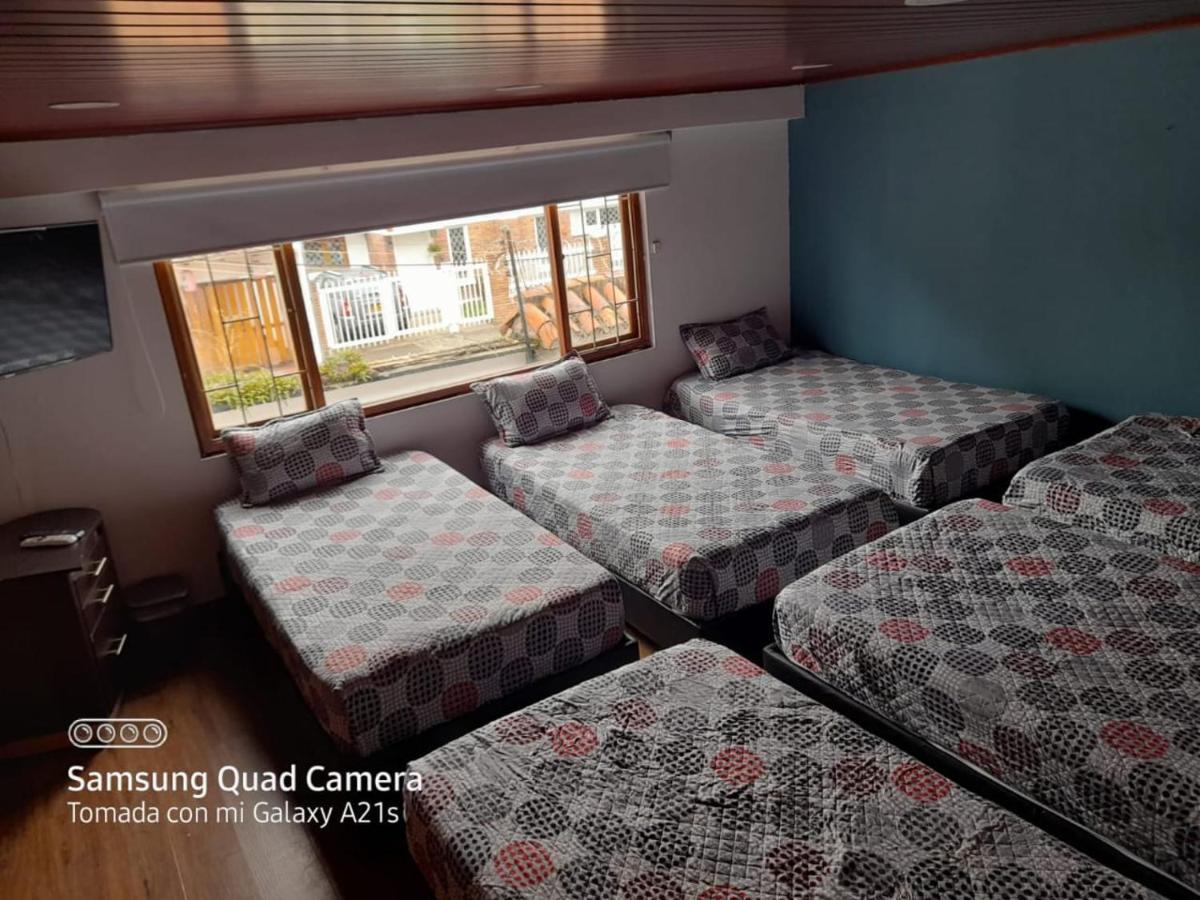 La Parada Del Tren Hostel Богота Екстериор снимка